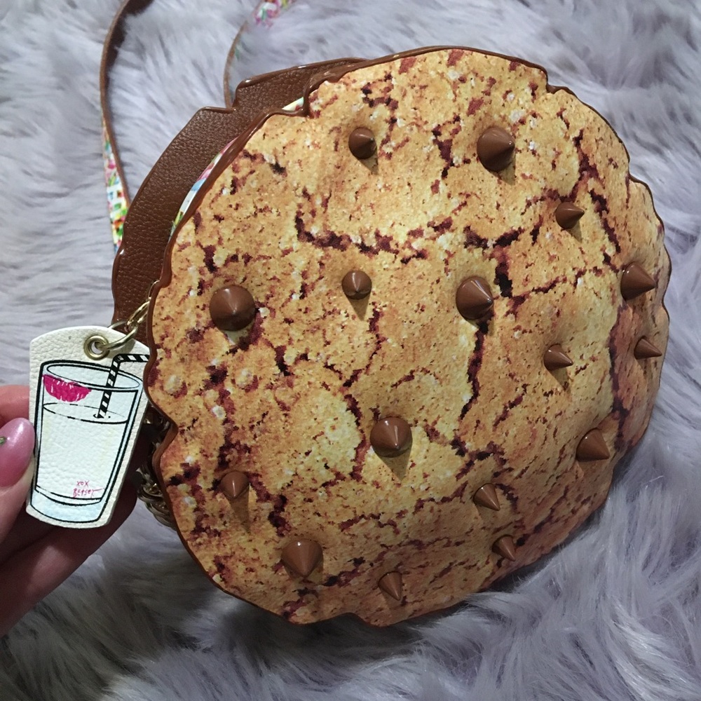 Betsey Johnson Cookie 🍪 Crossbody NWOT- RARE!